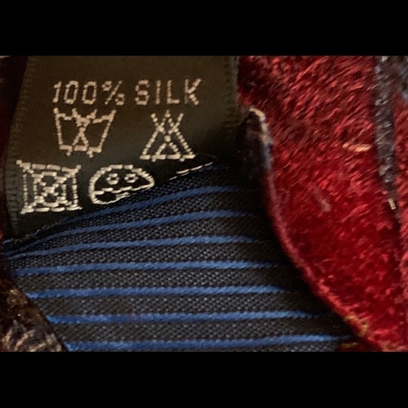 🍁SALE🍁JULIA VALENTINO Vintage Red/Burgundy Silk Necktie - Picture 8 of 8